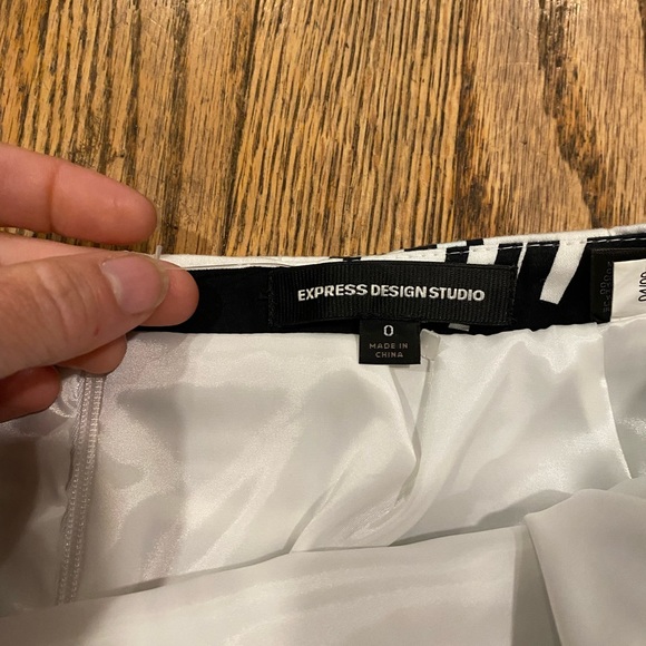 Black and white printed skirt from Express - Picture 2 of 2